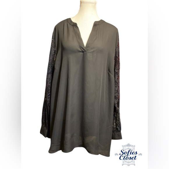 Tahari Tops - Tahari black Long lace Sleeve Relaxed Tunic